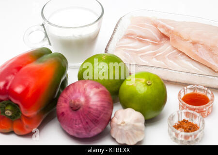 Des ingrédients pour préparer un ceviche de poisson blanc Banque D'Images