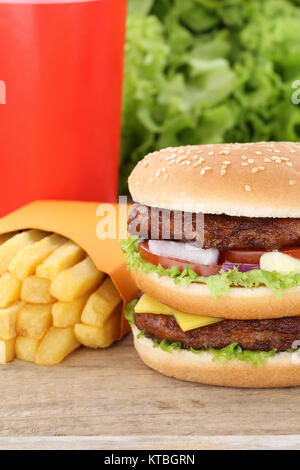 Doubleburger burger double menu menu hamburger frites fast food drink Banque D'Images