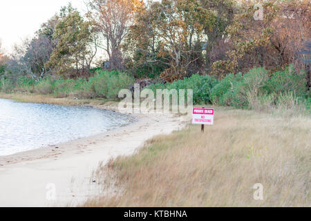 Rivage à Montauk, ny avec un tresspassing pas signer Banque D'Images