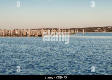 Glissades et dock spaces à un bateau de plaisance à Montauk montauk, ny Banque D'Images