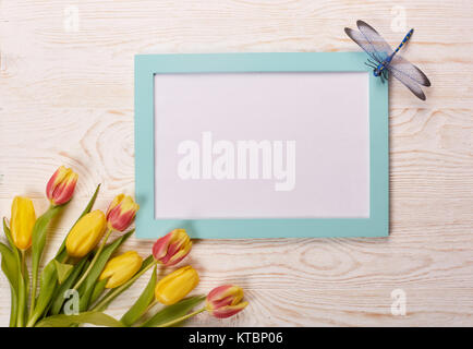 Feuille vierge et de tulipes. Banque D'Images