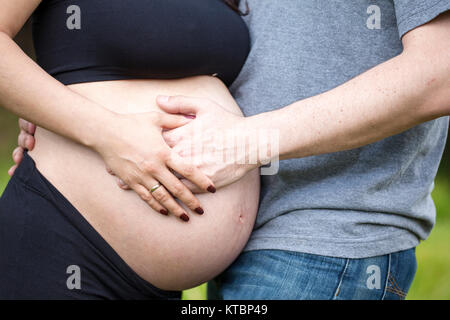 Couple attendant leur bébé - 38 semaines Banque D'Images