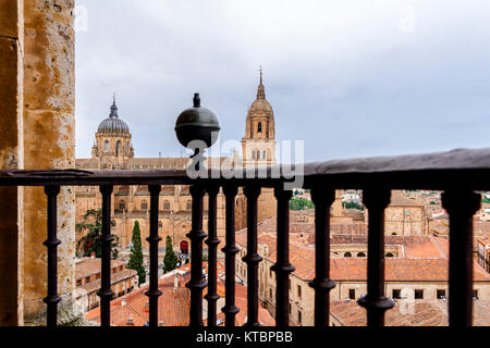 La Catedral Nueva de Salamanca vista desde la Clerecía. Salamanque. Ciudad Patrimonio de la Humanidad. Castilla León. España Banque D'Images