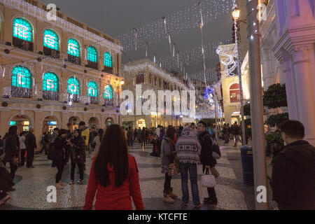 MACAO, CHINE DÉCEMBRE 2012 : au temps de Noël plein de lumières de Noël à Macao, Chine Banque D'Images