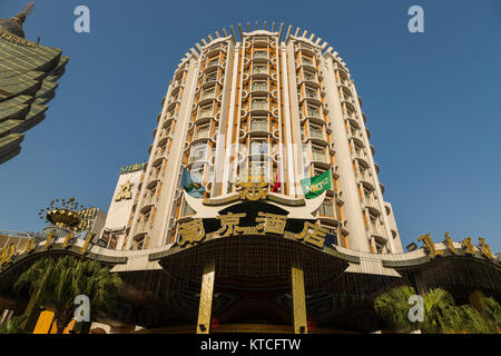 MACAO, CHINE DÉCEMBRE 2012 : Le bâtiment moderne de l'hôtel et casino Monument divertissement voyage et de l'économie de Zone péninsule de Macao un ancien portugais Colo Banque D'Images