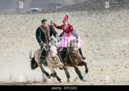 Kazakh traditionnel sport équestre et jeu de cour Banque D'Images