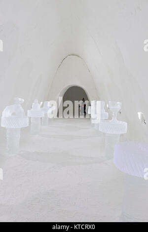 Jeu des trônes des sculptures de glace au Village des Neiges, appartenant à Lapland Hotels à mine Kittila Laponie, en Finlande Banque D'Images