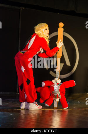 Lviv, Ukraine - Mai 23,2015:Participants festival cosplay à se produire sur scène dans des costumes typiques de la ville de Lviv.May 23,2015 Banque D'Images