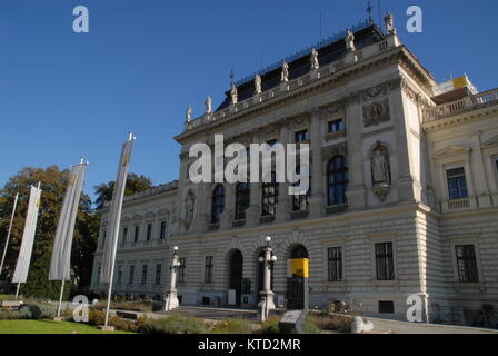 Graz, Autriche - 28 septembre 2014 : bâtiment central de l'Université de Graz sur le campus principal Banque D'Images