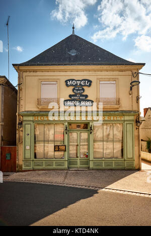 Le centre-ville calme de Genille dans la vallée de la Loire près de Loches en France. Banque D'Images