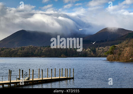 Causey Pike, de Keswick à travers Derwentwater avec vague comme cloud Banque D'Images