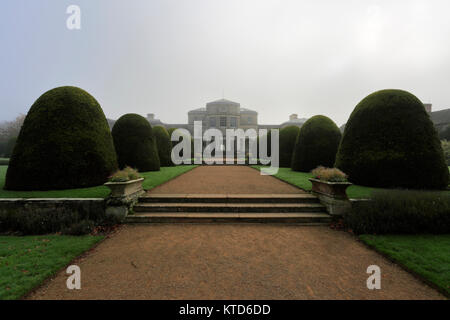 Misty sur Shugborough Hall, près de Great Haywood village, Staffordshire, England, UK Banque D'Images