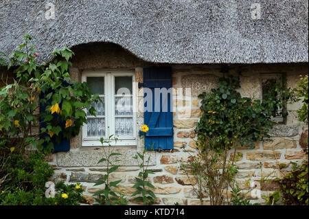 Toit de chaume maison du village de Kerascoet (Kérascoët), Bretagne (Bretagne), France. Coordonnées GPS : 48° 19' 0'' N 4° 16' 0'' W Banque D'Images