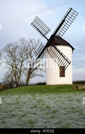 18e siècle classés Grade II Ashton moulin sur matin d'hiver glacial, Somerset Wedmore Banque D'Images