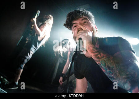 Le groupe de deathcore américain Suicide Silence effectue un concert live à Vega à Copenhague. Ici le chanteur Hernan "Eddie" Hermida est vu sur scène. Danemark 03/08 2015. Banque D'Images