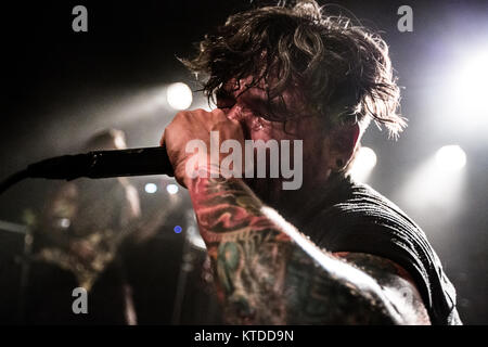 Le groupe de deathcore américain Suicide Silence effectue un concert live à Vega à Copenhague. Ici le chanteur Hernan "Eddie" Hermida est vu sur scène. Danemark 03/08 2015. Banque D'Images