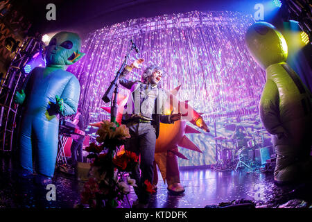 Le groupe de rock américain The Flaming Lips effectue un concert live à Vega à Copenhague. Ici chanteur, auteur-compositeur et musicien Wayne Coyne est vu sur scène. Le Danemark, 25/01 2017. Banque D'Images