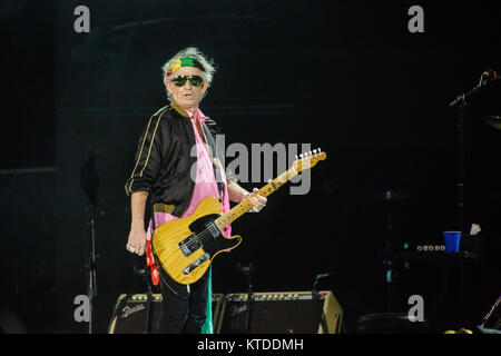 Les Rolling Stones, le légendaire groupe de rock anglais effectue un concert live au Festival de Roskilde au cours de l'étape Orange 2014. Ici le guitariste Keith Richards est vu sur scène. Le Danemark, 03/07.2014. Banque D'Images