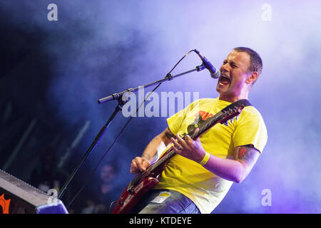 L'American rock band aujourd'hui est le jour effectue un concert live au festival de musique danois Roskilde Festival 2012. Ici chanteur et guitariste Steve Austin est vu sur scène. Le Danemark, 05/07 2012. Banque D'Images