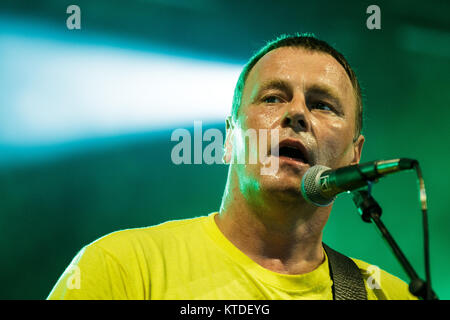 L'American rock band aujourd'hui est le jour effectue un concert live au festival de musique danois Roskilde Festival 2012. Ici chanteur et guitariste Steve Austin est vu sur scène. Le Danemark, 05/07 2012. Banque D'Images