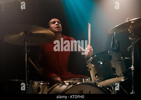 Le groupe punk britannique homme jeunesse effectue un concert live à Pumpehuset à Copenhague. Ici le batteur Marcus Perks est vu sur scène. Le Danemark, 13/03 2017. Banque D'Images