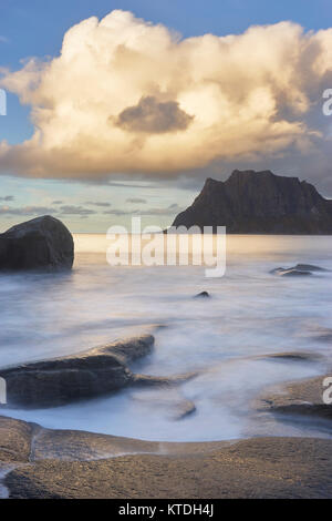 Utakleiv beach, Vestvagoy, Lofoten, Nordland, Norvège Banque D'Images