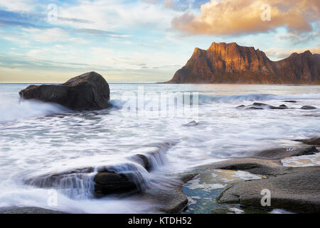 Utakleiv beach, Vestvagoy, Lofoten, Nordland, Norvège Banque D'Images