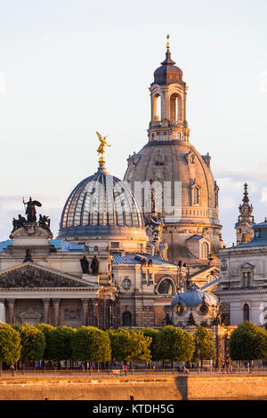 Deutschland, Sachsen, Dresden, Brühlsche Terrasse, Glaskuppel der Kunstakademie, Frauenkirche, Zitronenpresse Banque D'Images