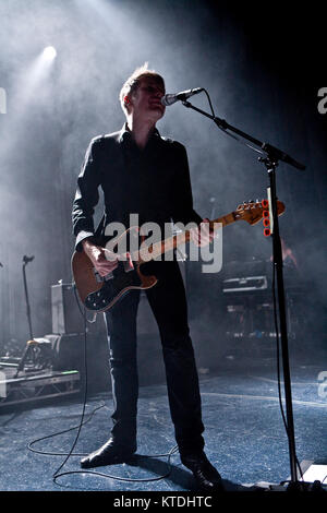 Le groupe de rock écossais Franz Ferdinand effectue un spectacle live à Vega à Copenhague. Ici, le chanteur du groupe et le guitariste Alex Kapranos est représenté sur scène. Danemark 20/03 2009. Banque D'Images