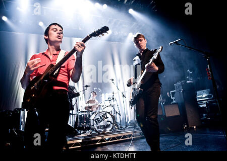 Le groupe de rock écossais Franz Ferdinand effectue un spectacle live à Vega à Copenhague. Ici, le guitariste du groupe Nick McCarthy (L) est représenté sur scène avec le chanteur Alex Kapranos. Danemark 20/03 2009. Banque D'Images