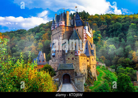 Burg Eltz magnifique,grand château médiéval en forêt, de l'Allemagne. Banque D'Images