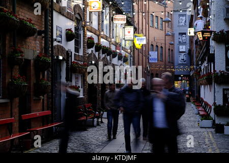 Célèbre alley et le duc d'York pub à Belfast dans la capitale d'Irlande du Nord Banque D'Images