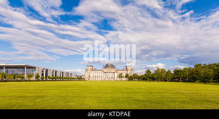 Deutschland, Berlin, Stadtmitte, Parc, Deutscher Bundestag, Reichstag, Reichstagsgebäude, Reichstagskuppel, Kuppel, Parlament, Parlamentsgebäude Banque D'Images