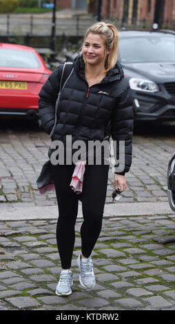 Gemma Atkinson et Aljaz Skorjanec sont tout sourire alors qu'ils quittent la station de radio 103 clés à Manchester ce matin pour repartir pour une autre journée de Strictly Come Dancing répétitions avec : Gemma Atkinson Où : Manchester, Royaume-Uni Quand : 22 novembre 2017 Source : WENN.com Banque D'Images