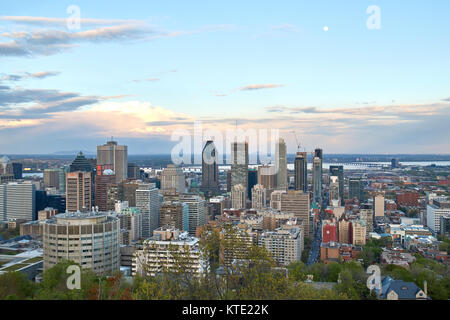 Montréal, Canada - le 27 mai 2016 : vue panoramique de Montréal d'arrêt à ressort. Banque D'Images