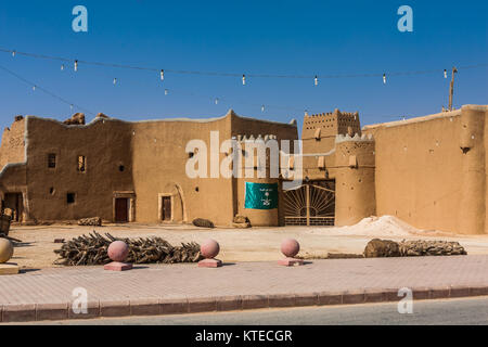 Arabe traditionnel restauré dans l'architecture de brique de boue Al Majmaah, l'Arabie Saoudite Banque D'Images