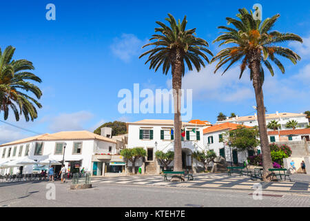 Vila Baleira, Portugal - 18 août 2017 : Street view, place centrale de Vila Baleira la seule ville et capitale de l'île de Porto Santo, Madère, ou Banque D'Images