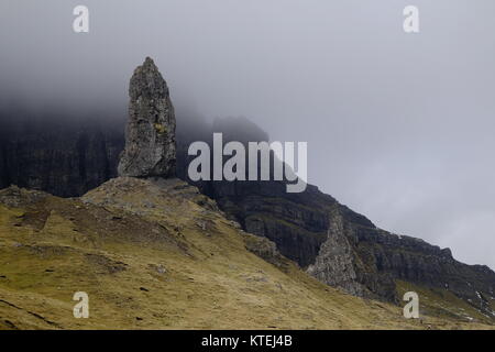 Les formations de pinnacle le vieil homme de Storr à l'île de Skye en Ecosse Banque D'Images