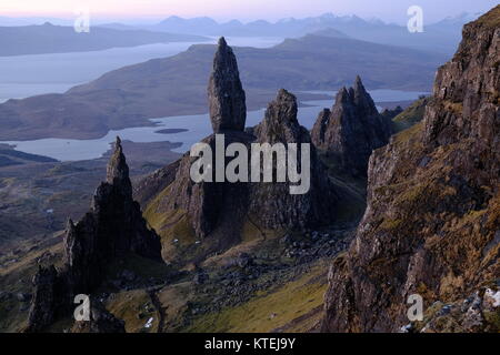 Les formations de pinnacle le vieil homme de Storr à l'île de Skye en Ecosse Banque D'Images