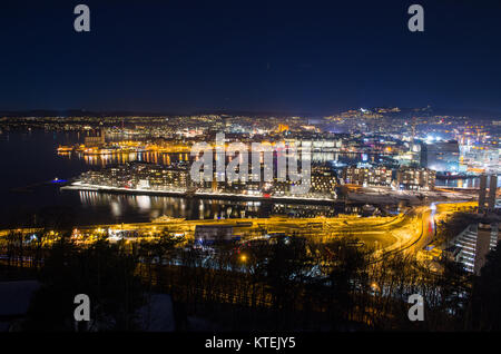 Nuit d'hiver d'Oslo centrum panorama vu de Ekeberg. Banque D'Images