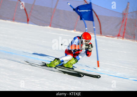 Magnitogorsk, Russie - 19 décembre 2017 : Les hommes super slalom géant au cours de la Coupe nationale de ski alpin Banque D'Images