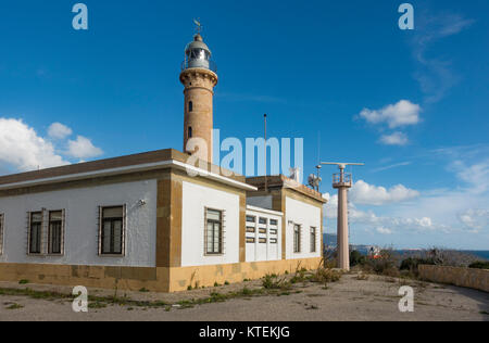 Phare de Punta Carnero, Faro de Punta Carnero au détroit de Gibraltar, Algésiras, au sud de l'Espagne. Banque D'Images