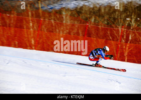 Magnitogorsk, Russie - 19 décembre 2017 : Les hommes super slalom géant au cours de la Coupe nationale de ski alpin Banque D'Images