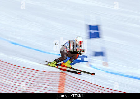 Magnitogorsk, Russie - 19 décembre 2017 : Les hommes super slalom géant au cours de la Coupe nationale de ski alpin Banque D'Images