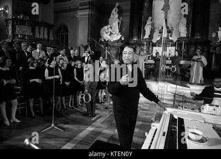 DUKE ELLINGTON, musicien de jazz américain fournit un enregistrement pour la télévision de l'église Gustav Vasa Stockholm 1969 Banque D'Images