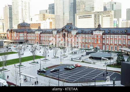 Une nouvelle place sur le côté de Marunouchi Tokyo gare a ouvert ses portes en décembre 2017. Banque D'Images