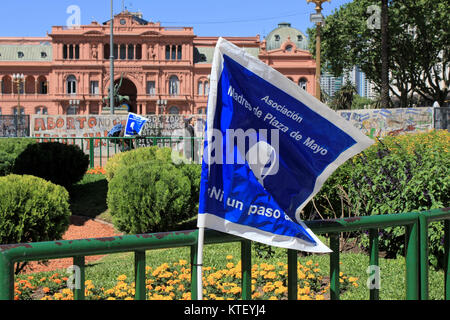 Asociación Madres de Plaza de Mayo, Casa Rosada drapeau, Buenos Aires. Banque D'Images