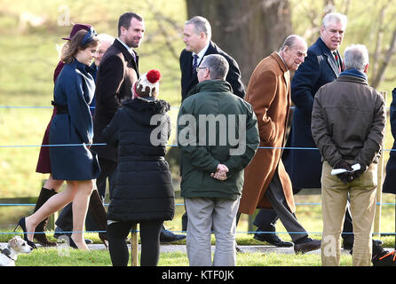 Le duc d'York (droite), le duc d'Édimbourg, (gauche-droite) retour La Princesse Eugénie, l'automne et Peter Phillips arrivent pour assister à la messe du matin à l'église St Mary Magdalene à Sandringham, Norfolk. Banque D'Images