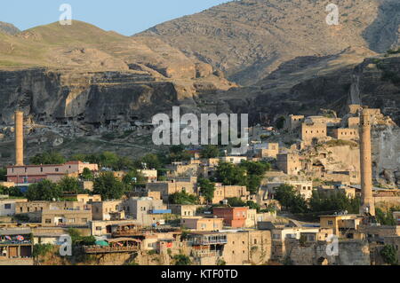 Hasankeyf est une ville ancienne et située le long du Tigre, dans la province de Batman, dans le sud-est de la Turquie. Il a été déclaré un parc naturel cons Banque D'Images