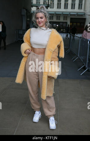 Anne-Marie Singer se rendant sur BBC Radio One Studios à effectuer sur le Live Lounge - London comprend : Anne-Marie Où : London, Royaume-Uni Quand : 23 novembre 2017 Source : WENN.com Banque D'Images